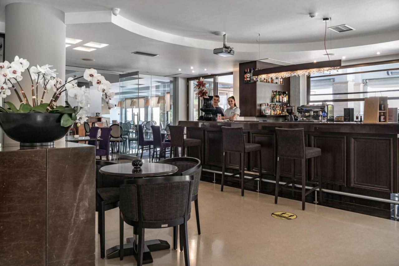Hotel Danai & 4*
